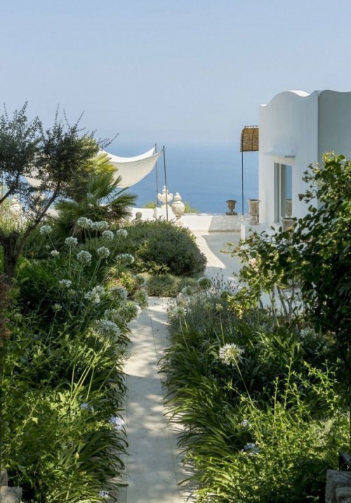 40+ Beautiful Mediterranean Outdoor Decorating Ideas